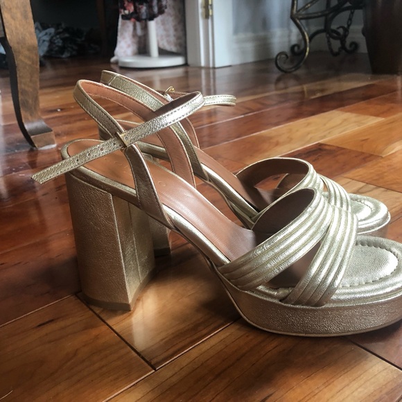 Gold platform heels - Picture 3 of 6